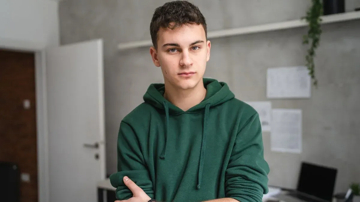 简一成长视点 | 幼儿期持续易怒：青春期抑郁与自伤的早期信号