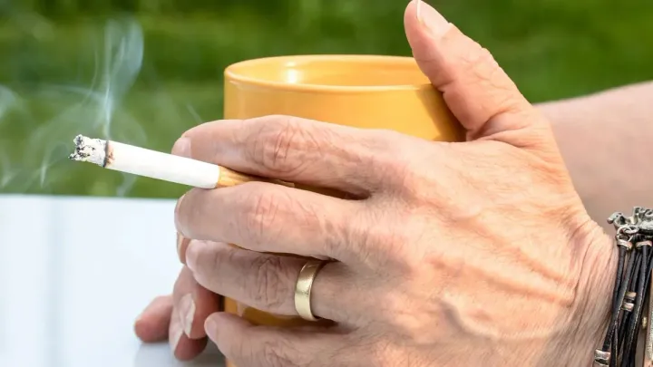 简一思迈报道 | 咖啡、香烟与甜甜圈：大脑的“健康”选择？
