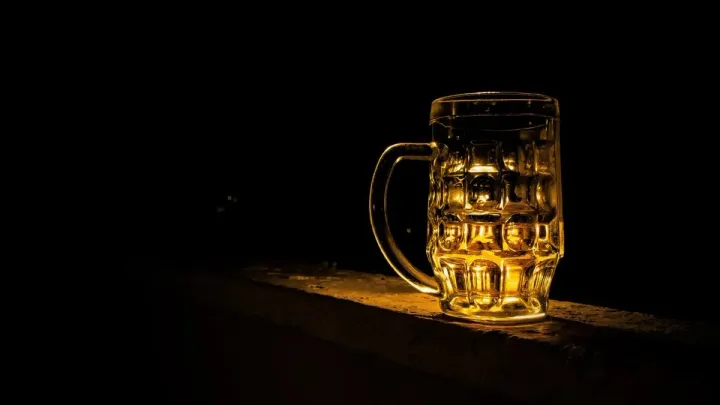 简一成长视点 | 意志力与酒精：为何信念助长诱惑