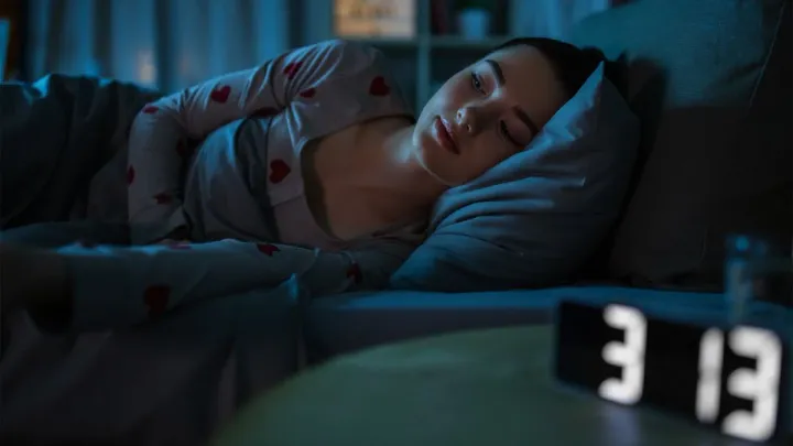 简一成长视点 | 当青少年说“我失眠了”，也许并不是真的失眠：认识昼夜节律延迟